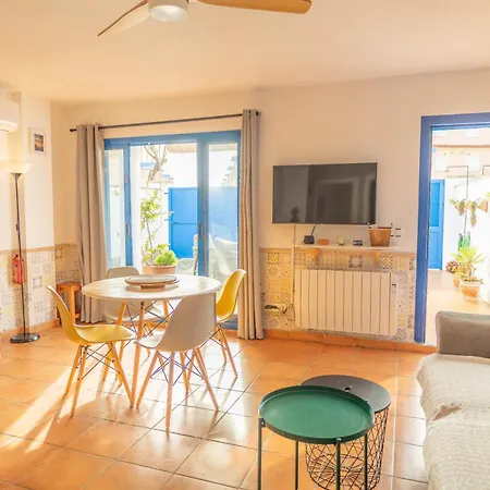 Apartment Cozy House - & Parking *
