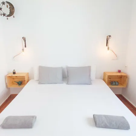 Cozy House - & Parking Apartment